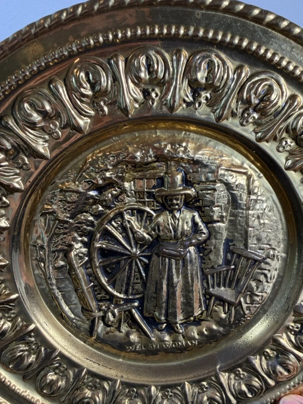 N/A ornate round